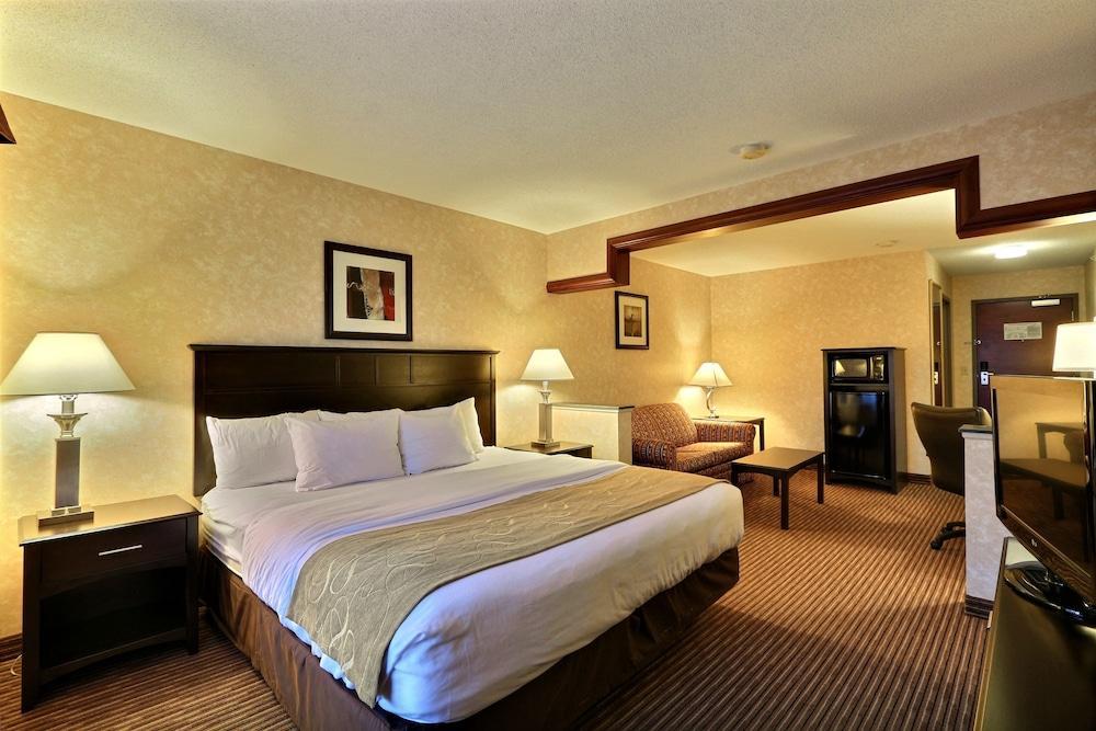 Comfort Suites Grand Rapids North Comstock Park Exterior foto