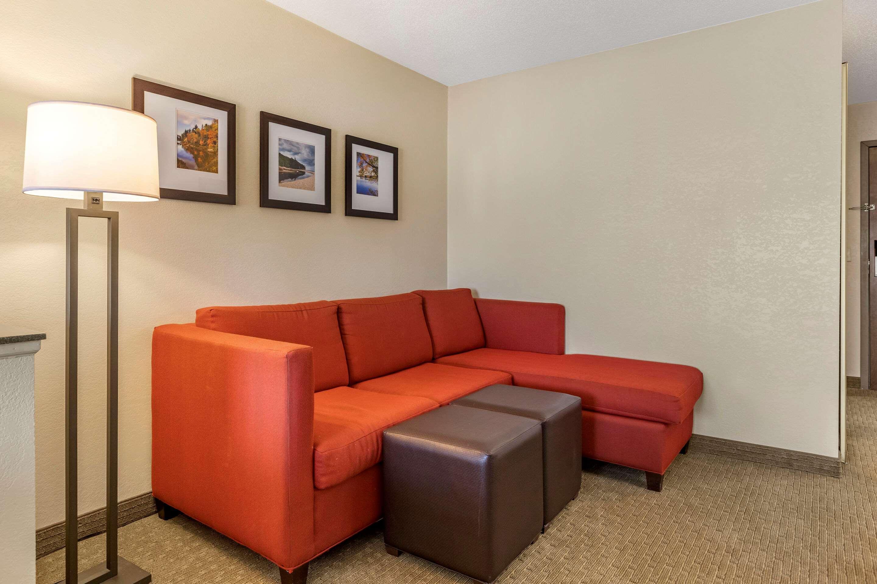 Comfort Suites Grand Rapids North Comstock Park Exterior foto