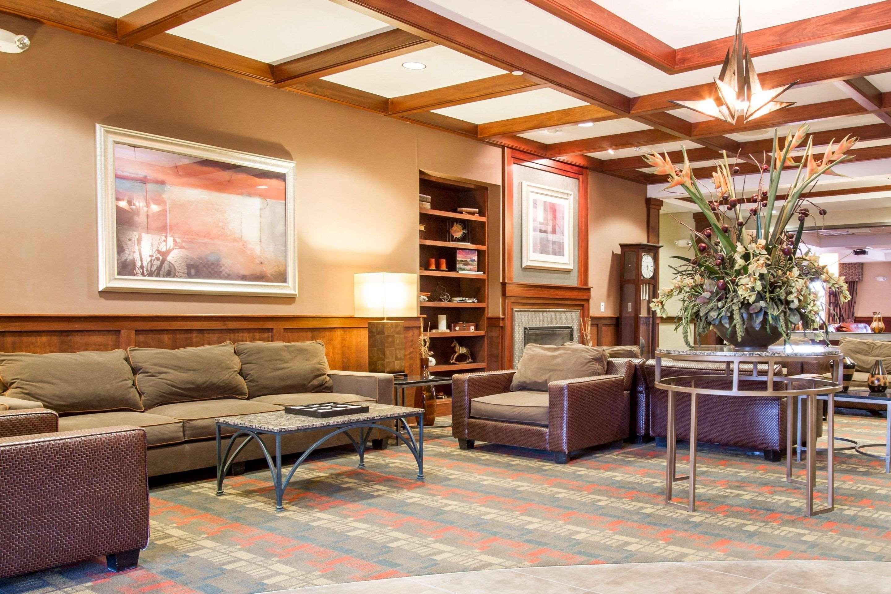 Comfort Suites Grand Rapids North Comstock Park Exterior foto