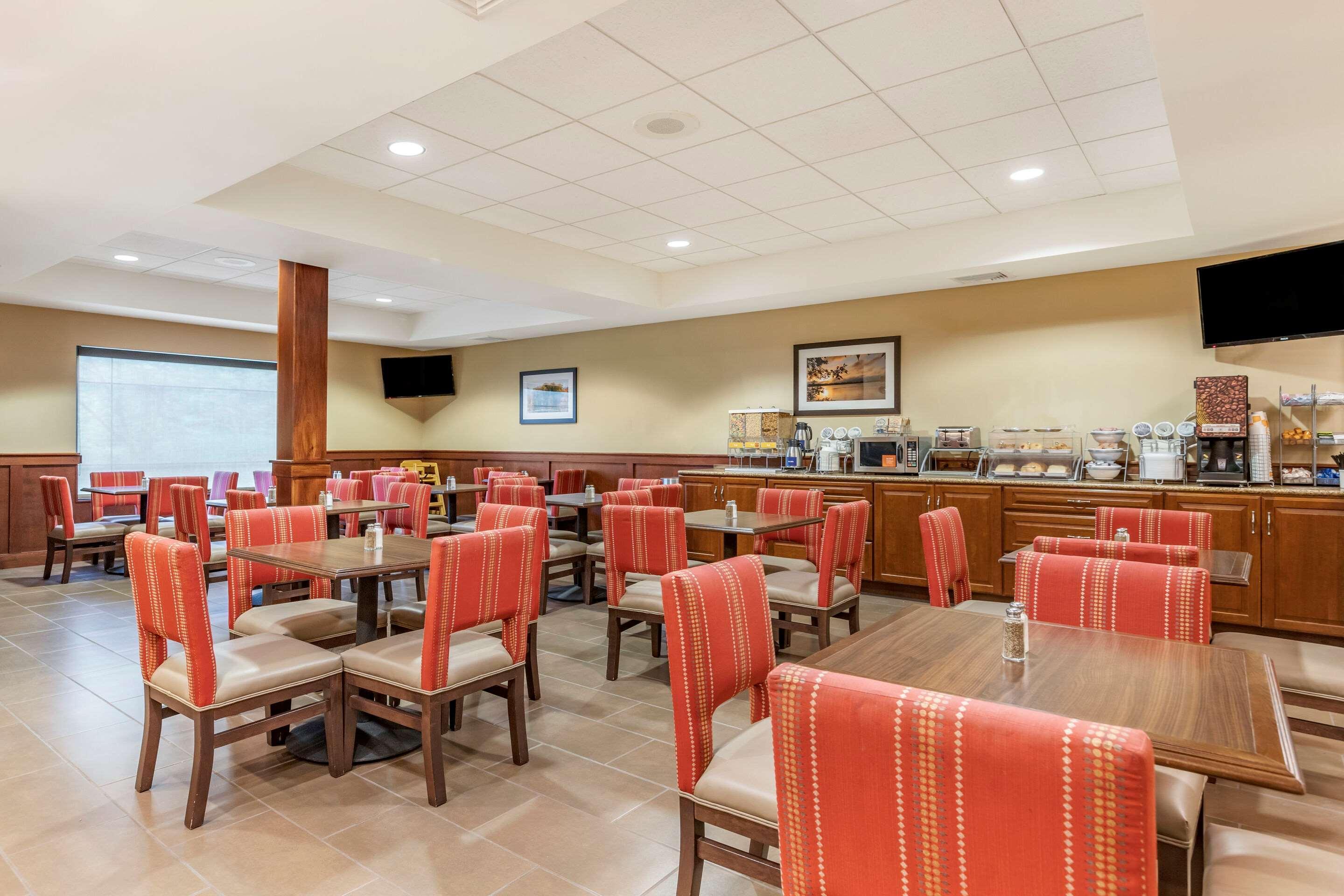 Comfort Suites Grand Rapids North Comstock Park Exterior foto