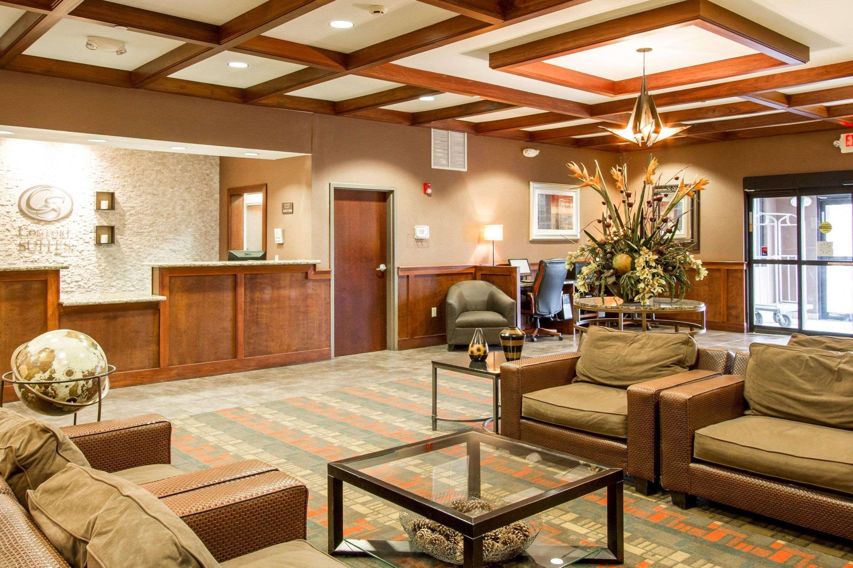 Comfort Suites Grand Rapids North Comstock Park Exterior foto