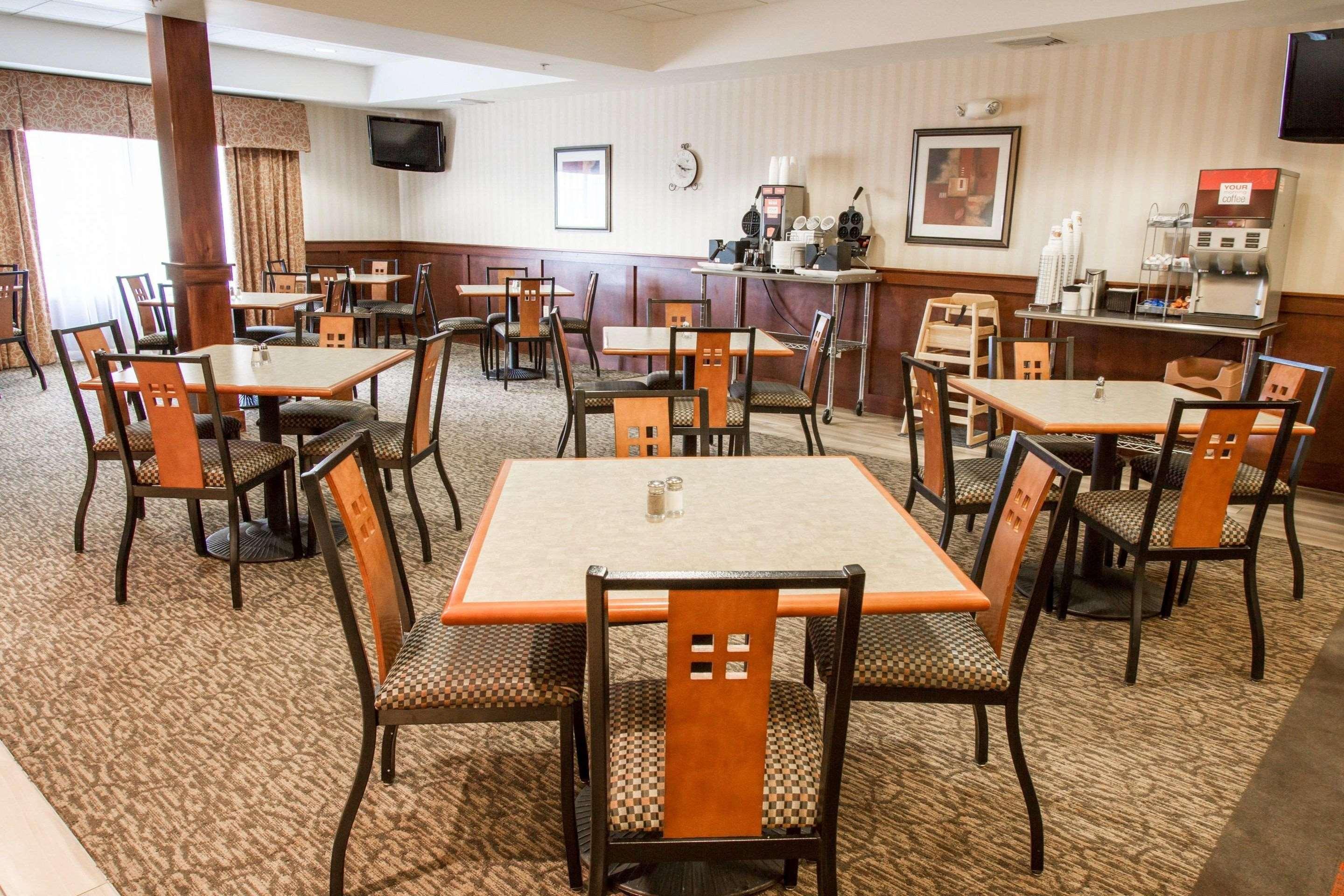 Comfort Suites Grand Rapids North Comstock Park Exterior foto