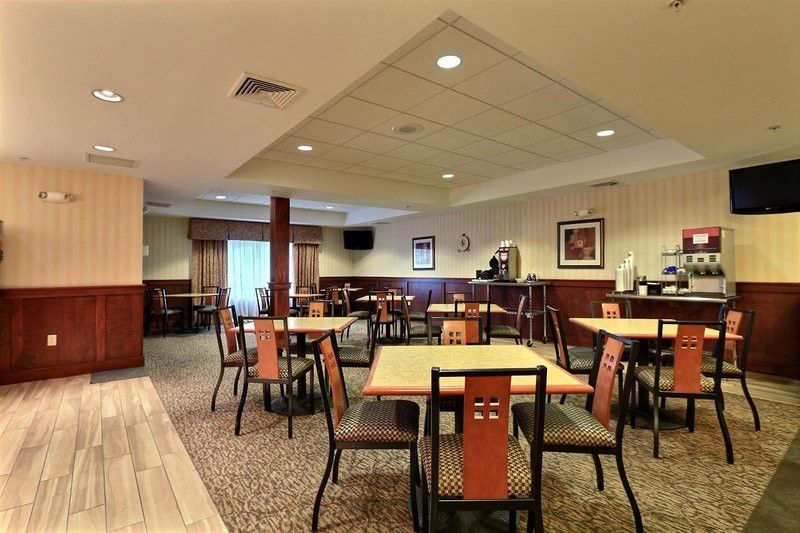 Comfort Suites Grand Rapids North Comstock Park Exterior foto